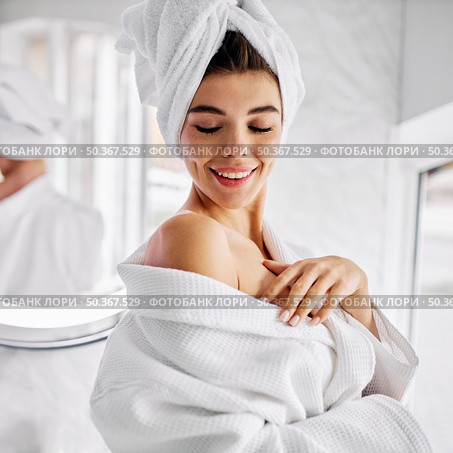young woman wearing bathrobe towel her hair. Стоковое фото, агентство Ingram Publishing / Фотобанк Лори
