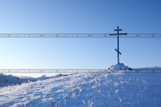 Забайкалье. Православный крест на вершине горы зимой. Стоковое фото, фотограф Валерий Лаврушин / Фотобанк Лори
