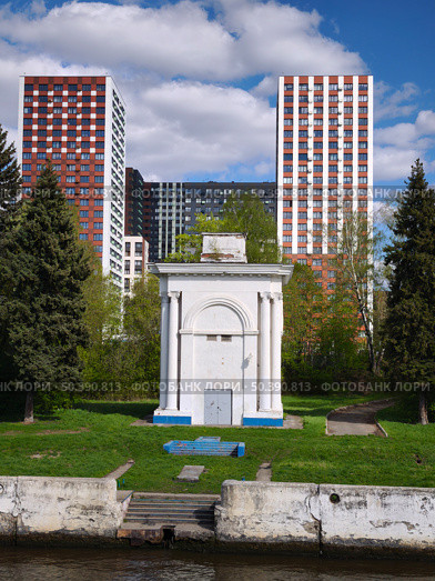 Заградворота на канале имени Москвы в Долгопрудном. Редакционное фото, фотограф Мария Сергеева / Фотобанк Лори