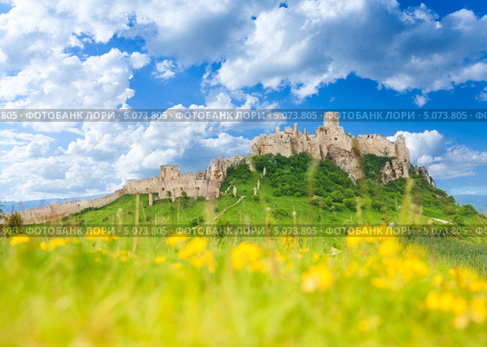 Замок Спишский Град весной, Словакия (2013 год). Стоковое фото, фотограф Сергей Новиков / Фотобанк Лори