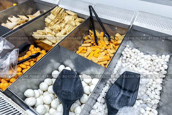 Замороженные полуфабрикаты в продуктовом магазине. Хороший натуральный продукт для быстрого приготовления вкусной еды. Стоковое фото, фотограф FotograFF / Фотобанк Лори