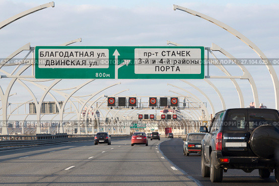 Западный скоростной диаметр (ЗСД) Санкт-Петербурга. Указатели направления движения. (2017 год). Редакционное фото, фотограф V.Ivantsov / Фотобанк Лори