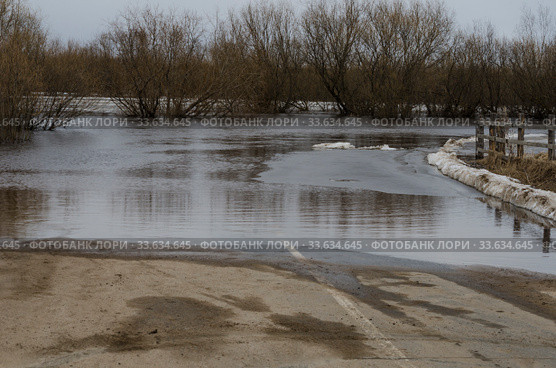 Затопленная дорога. Половодье, наводнение, паводок (2020 год). Стоковое фото, фотограф Яковлев Сергей / Фотобанк Лори