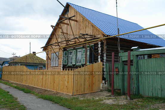 Заводоуковск. Дом растет и вширь и ввысь (2009 год). Стоковое фото, фотограф Александр Тараканов / Фотобанк Лори