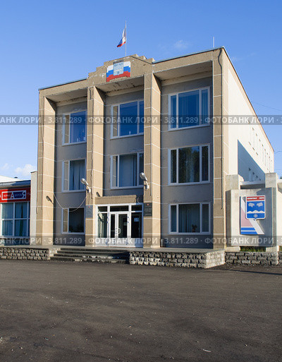 Здание администрации, город Полярные Зори, Мурманская область (2012 год). Редакционное фото, фотограф Вячеслав Палес / Фотобанк Лори