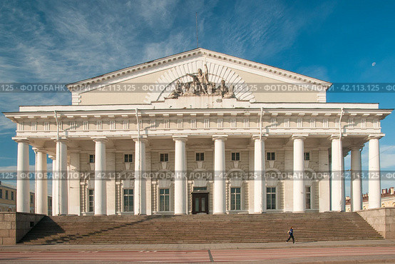 Здание Биржи на стрелке Васильевского острова в Санкт-Петербурге (2009 год). Стоковое фото, фотограф Александр Алексеев / Фотобанк Лори