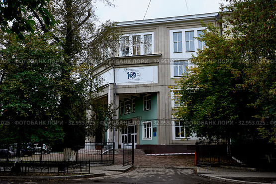 Здание Иркутского государственного университета по улице карла маркса 1 в городе Иркутске Иркутская бизнесшкола ИГУ, факультет бизнеса и предпринимательства (2019 год). Редакционное фото, фотограф Юрий Карачев / Фотобанк Лори