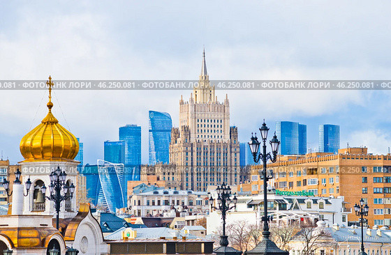 Здание Министерства иностранных дел (МИД) в зимний день. Москва. Редакционное фото, фотограф E. O. / Фотобанк Лори