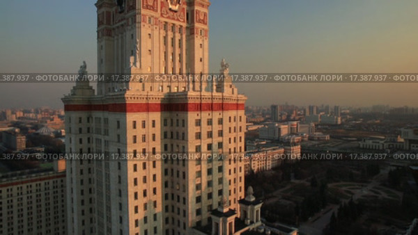 Здание Московского университета. Съемки с коптера. Стоковое видео, видеограф Евгений Ковалев / Фотобанк Лори