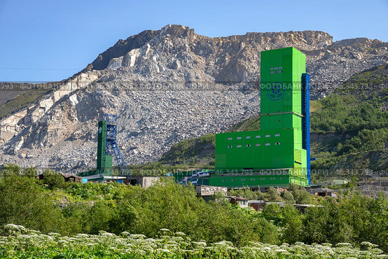 Здание промышленного комбината "Апатит". Кировск, Мурманская область (2024 год). Редакционное фото, фотограф Анна Карасева / Фотобанк Лори