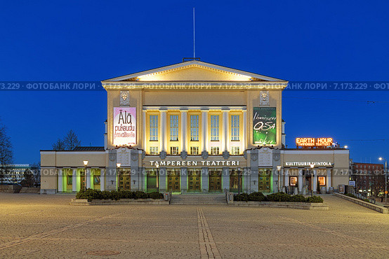 Здание театра Тампере вечером, Финляндия (2015 год). Редакционное фото, фотограф Михаил Марковский / Фотобанк Лори