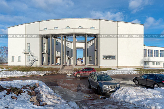 Здание выставочного центра "Эрмитаж-Выборг" на улице Ладанова на бастионе Панцерлакс. Выборгский район. Ленинградская область (2021 год). Редакционное фото, фотограф Румянцева Наталия / Фотобанк Лори