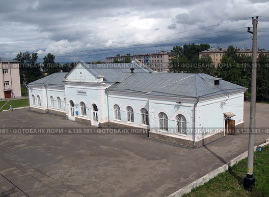 Здание железнодорожного вокзала станции Грязовец (2008 год). Стоковое фото, фотограф Юрий Акимов / Фотобанк Лори