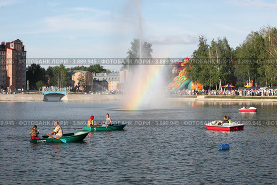 Зеленодольск, Республика Татарстан, городское озеро (2011 год). Редакционное фото, фотограф Александр Журавлев / Фотобанк Лори