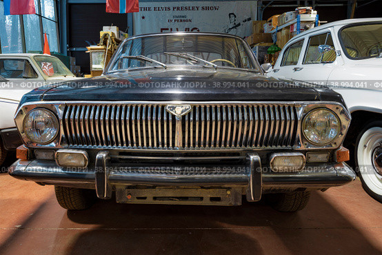 ZELENOGORSK, RUSSIA - JANUARY 27, 2023: Front part of the soviet car GAZ-24 Volga close-up. Museum of retro cars "Horsepower" Редакционное фото, фотограф Виктор Карасев / Фотобанк Лори