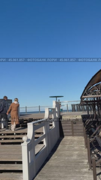 Зеленоградск, Кран, Калининградская область ранней осенью. Осенняя прогулка. Стоковое видео, видеограф Екатерина Каляева / Фотобанк Лори