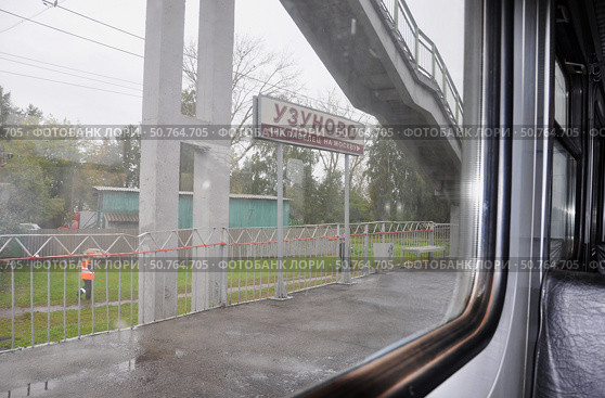 Железнодорожная станция Узуново в Московской области (2013 год). Редакционное фото, фотограф Мария Деркунская / Фотобанк Лори