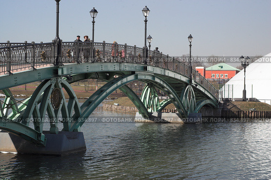 Железный мост в парке Царицыно (2009 год). Редакционное фото, фотограф Акимов Александр / Фотобанк Лори