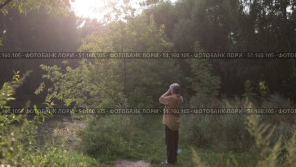 Женщина на природе (2021 год). Редакционное видео, видеограф Дмитрий Неумоин / Фотобанк Лори