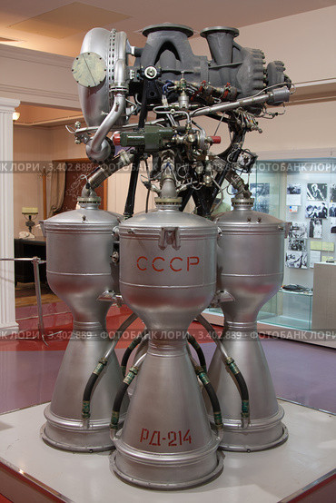 Жидкостный ракетный двигатель РД-214 (макет 1:1) (2012 год). Редакционное фото, фотограф Михаил Рыбачек / Фотобанк Лори