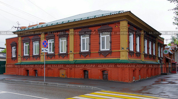Жилой дом купцов Шиловых. Курган, улица Куйбышева, 58 (2024 год). Редакционное фото, фотограф Алексей Иванов / Фотобанк Лори