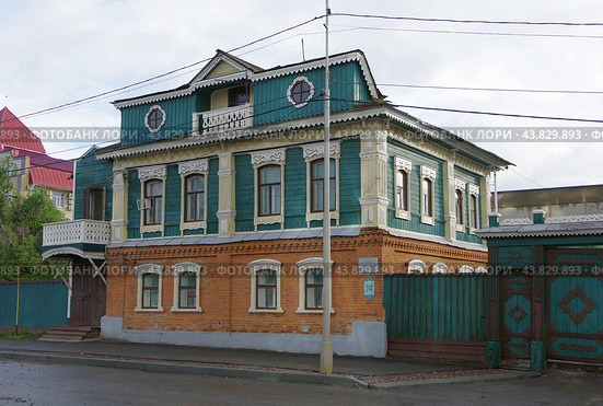 Жилой дом, памятник архитектуры. Курган  улица Кирова, 32 (2024 год). Редакционное фото, фотограф Алексей Иванов / Фотобанк Лори