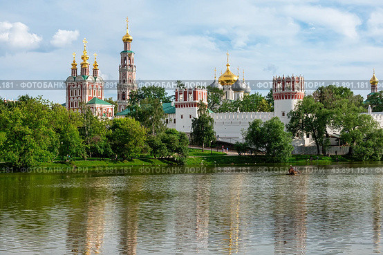 Живописный вид на Новодевичий монастырь. Москва, летний солнечный день. (2024 год). Стоковое фото, фотограф Лариса Гордеева / Фотобанк Лори