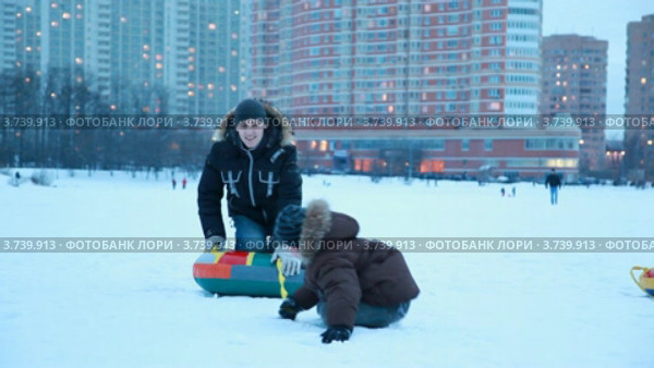 Зимние забавы. Стоковое видео, видеограф Losevsky Pavel / Фотобанк Лори
