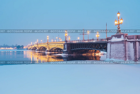 Зимний пейзаж с Троицким мостом. Санкт-Петербург (2024 год). Редакционное фото, фотограф Ольга Визави / Фотобанк Лори