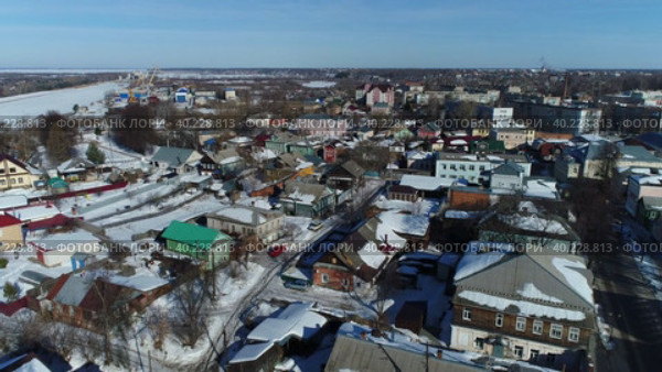 Зимний провинциальный город. Съемка с коптера. Волга, Городец, март (2023 год). Стоковое видео, видеограф Евгений Ковалев / Фотобанк Лори