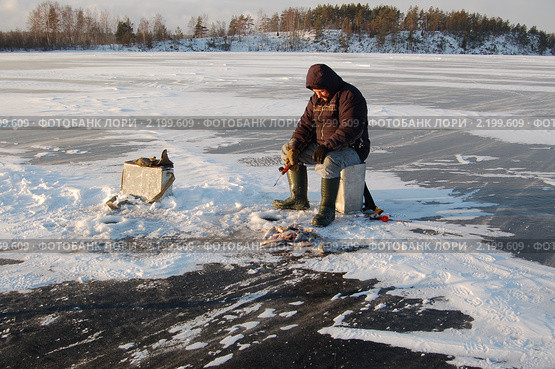 Зимняя рыбалка (2010 год). Редакционное фото, фотограф Барская Елена Николаевна / Фотобанк Лори
